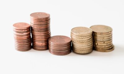 Financial growth chart showing compound interest effect