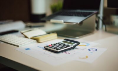 Debt-to-income ratio calculator with a person budgeting monthly debt payments against income